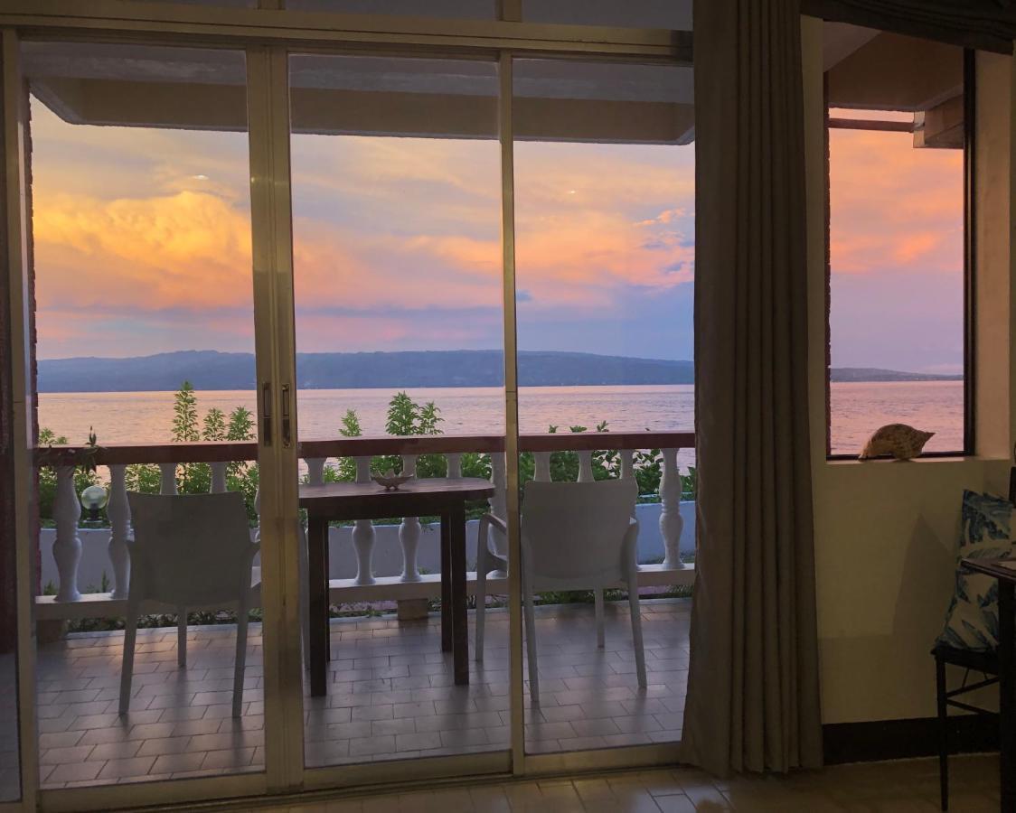 Wuthering Heights Bed & Breakfast By The Sea Dumaguete City Extérieur photo