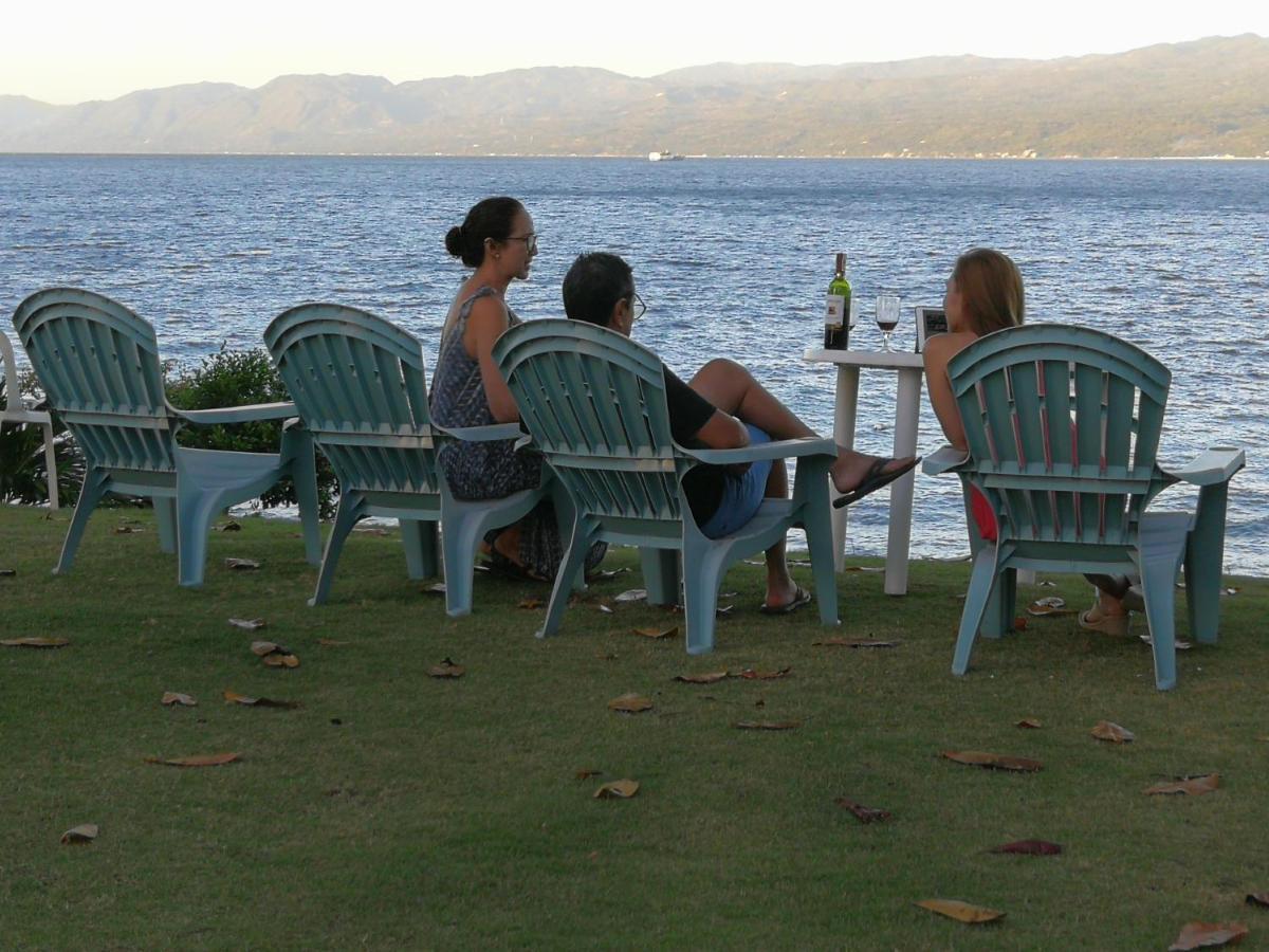 Wuthering Heights Bed & Breakfast By The Sea Dumaguete City Extérieur photo