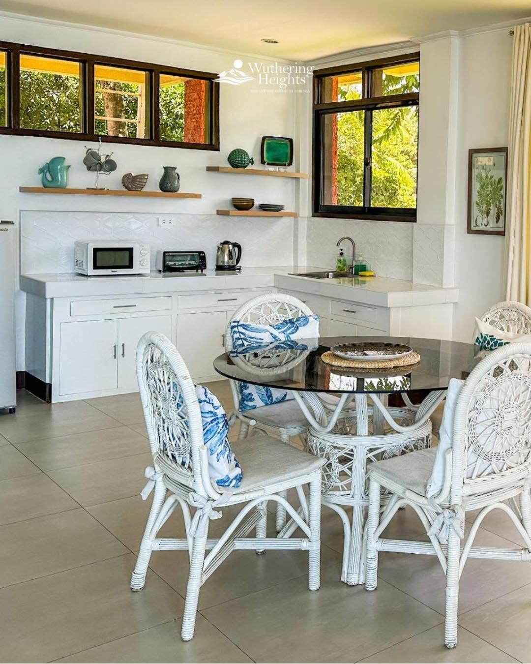 Wuthering Heights Bed & Breakfast By The Sea Dumaguete City Extérieur photo