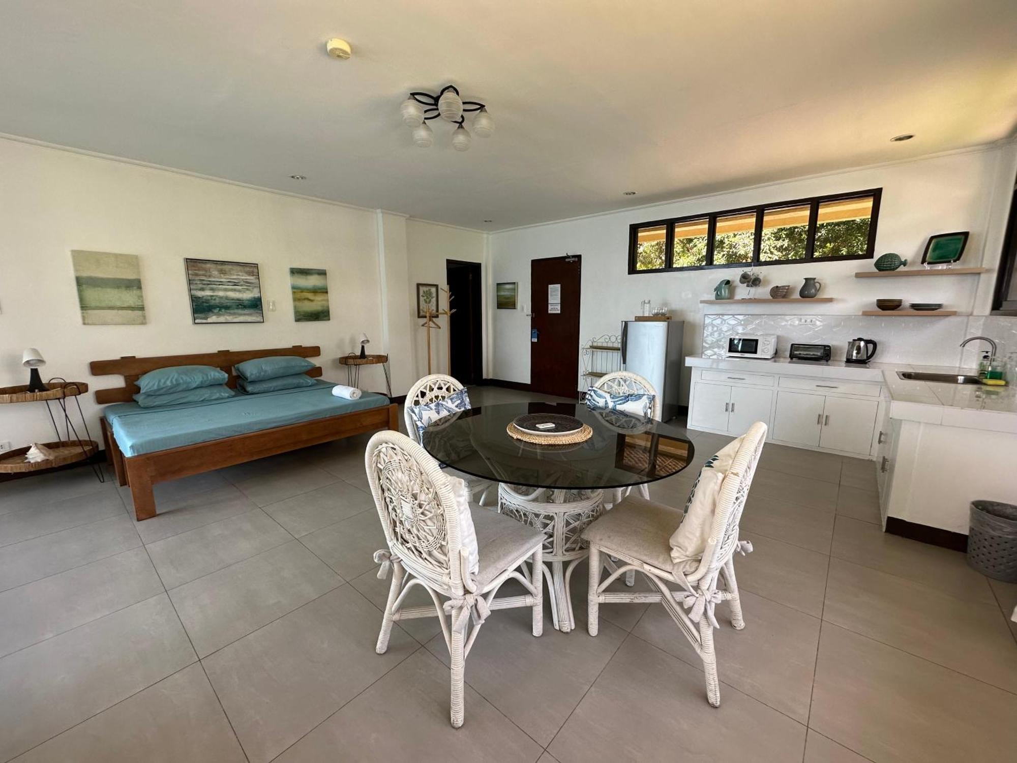 Wuthering Heights Bed & Breakfast By The Sea Dumaguete City Extérieur photo